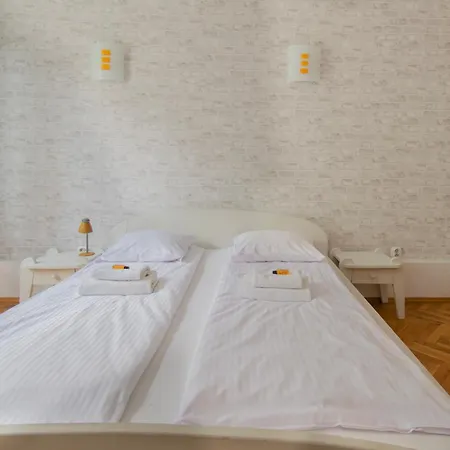 Wondrous Warszawska Street Apartman Krakkó